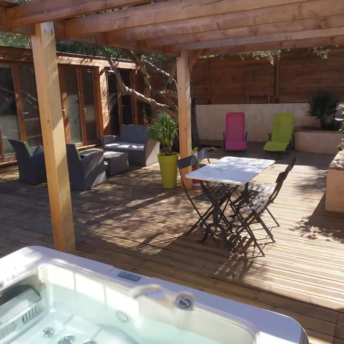 Studio Jacuzzi Prive A 8 Min A Pied De La Plage Apartman La Ciotat Kültér fotó