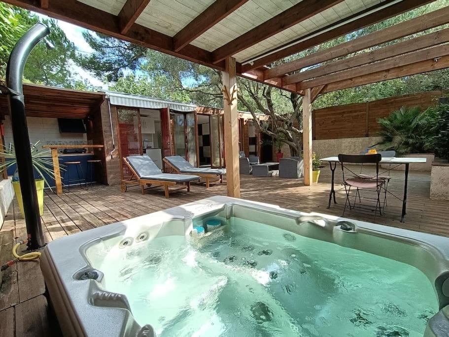 Studio Jacuzzi Prive A 8 Min A Pied De La Plage Apartman La Ciotat Kültér fotó